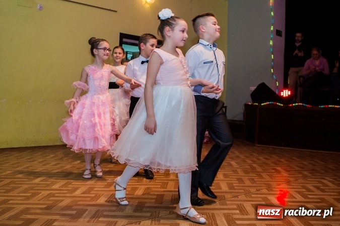 Zdjęcie w galerii na portalu naszraciborz.pl: Gwiazdkowe spotkanie taneczne w Młodzieżowym Domu Kultury wiadomości z regionu