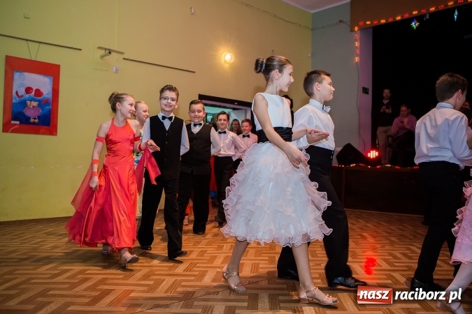 Zdjęcie w galerii na portalu naszraciborz.pl: Gwiazdkowe spotkanie taneczne w Młodzieżowym Domu Kultury wiadomości z regionu
