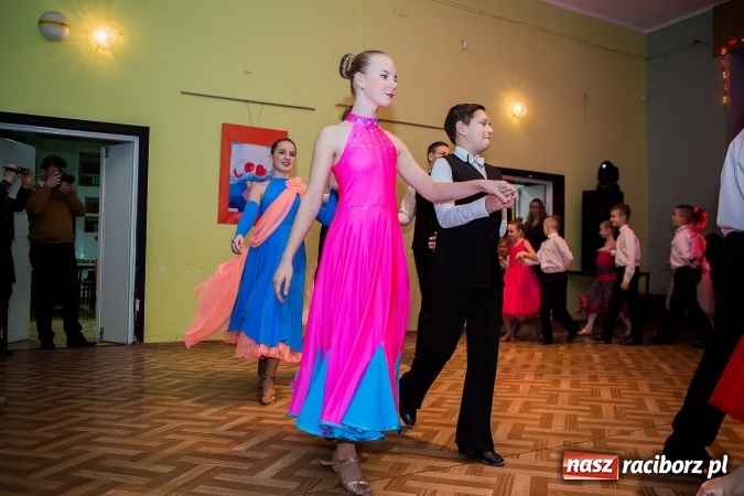 Zdjęcie w galerii na portalu naszraciborz.pl: Gwiazdkowe spotkanie taneczne w Młodzieżowym Domu Kultury wiadomości z regionu