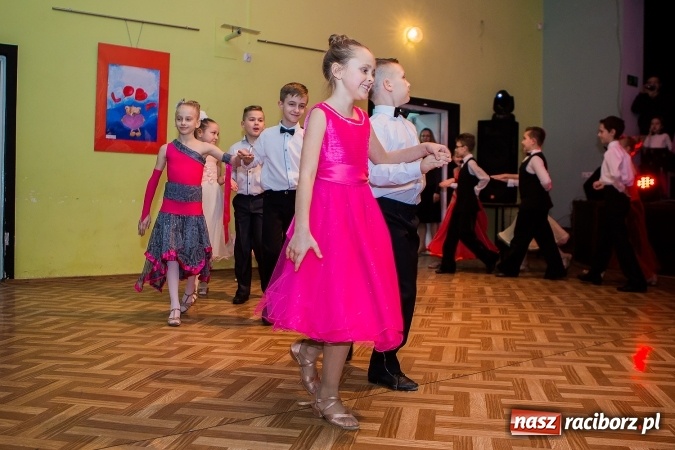 Zdjęcie w galerii na portalu naszraciborz.pl: Gwiazdkowe spotkanie taneczne w Młodzieżowym Domu Kultury wiadomości z regionu