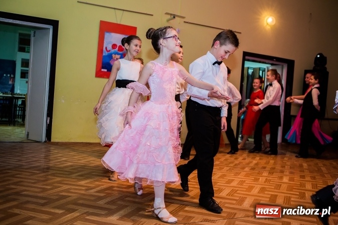 Zdjęcie w galerii na portalu naszraciborz.pl: Gwiazdkowe spotkanie taneczne w Młodzieżowym Domu Kultury wiadomości z regionu