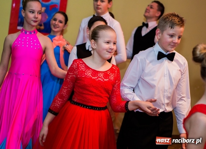 Zdjęcie w galerii na portalu naszraciborz.pl: Gwiazdkowe spotkanie taneczne w Młodzieżowym Domu Kultury wiadomości z regionu
