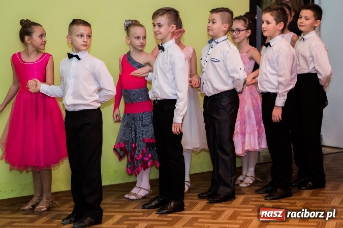 Zdjęcie w galerii na portalu naszraciborz.pl: Gwiazdkowe spotkanie taneczne w Młodzieżowym Domu Kultury wiadomości z regionu