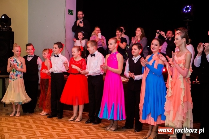 Zdjęcie w galerii na portalu naszraciborz.pl: Gwiazdkowe spotkanie taneczne w Młodzieżowym Domu Kultury wiadomości z regionu