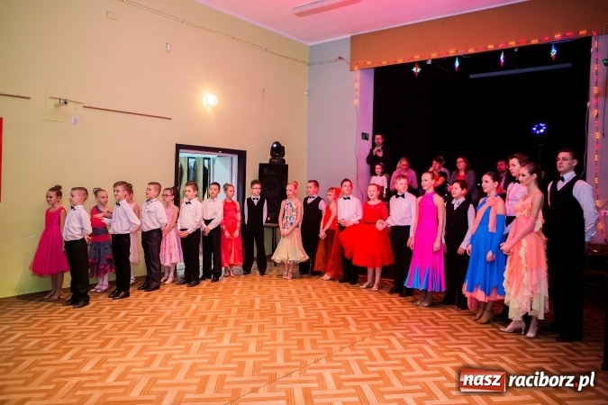 Zdjęcie w galerii na portalu naszraciborz.pl: Gwiazdkowe spotkanie taneczne w Młodzieżowym Domu Kultury wiadomości z regionu