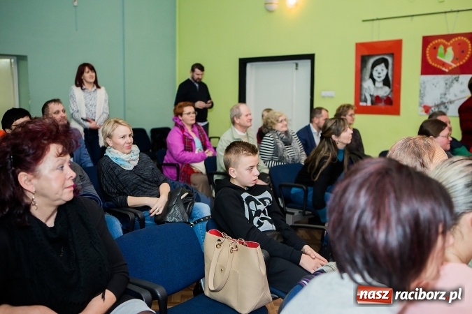 Zdjęcie w galerii na portalu naszraciborz.pl: Gwiazdkowe spotkanie taneczne w Młodzieżowym Domu Kultury wiadomości z regionu