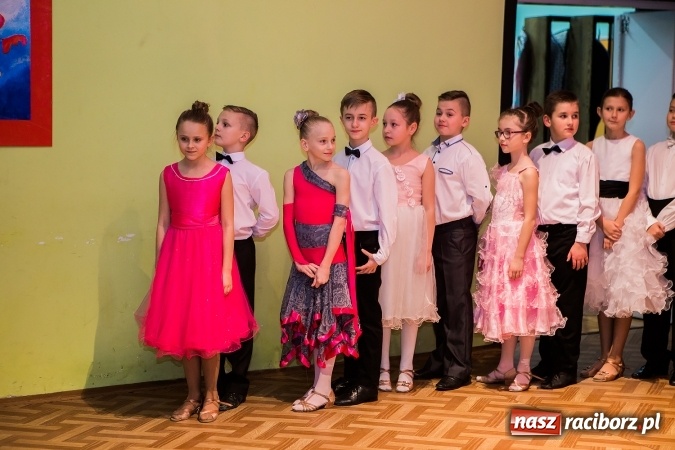 Zdjęcie w galerii na portalu naszraciborz.pl: Gwiazdkowe spotkanie taneczne w Młodzieżowym Domu Kultury wiadomości z regionu