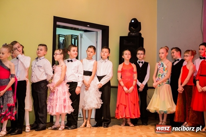 Zdjęcie w galerii na portalu naszraciborz.pl: Gwiazdkowe spotkanie taneczne w Młodzieżowym Domu Kultury wiadomości z regionu