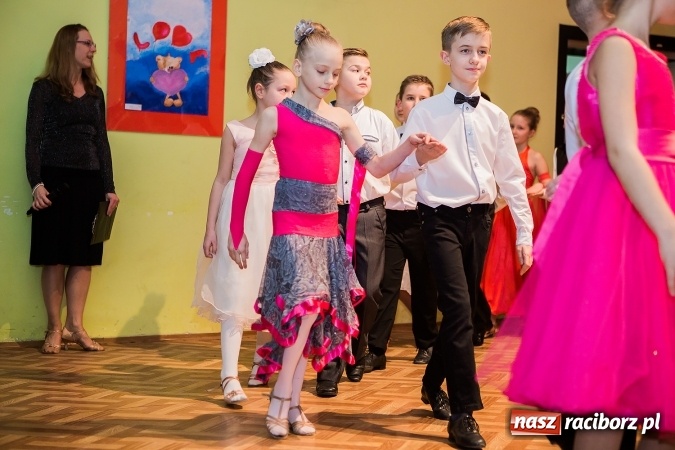 Zdjęcie w galerii na portalu naszraciborz.pl: Gwiazdkowe spotkanie taneczne w Młodzieżowym Domu Kultury wiadomości z regionu