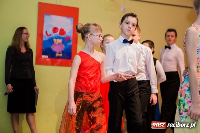 Zdjęcie w galerii na portalu naszraciborz.pl: Gwiazdkowe spotkanie taneczne w Młodzieżowym Domu Kultury wiadomości z regionu