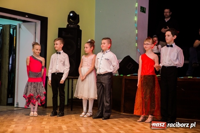 Zdjęcie w galerii na portalu naszraciborz.pl: Gwiazdkowe spotkanie taneczne w Młodzieżowym Domu Kultury wiadomości z regionu