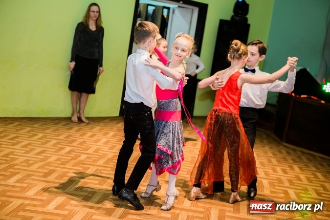 Zdjęcie w galerii na portalu naszraciborz.pl: Gwiazdkowe spotkanie taneczne w Młodzieżowym Domu Kultury wiadomości z regionu