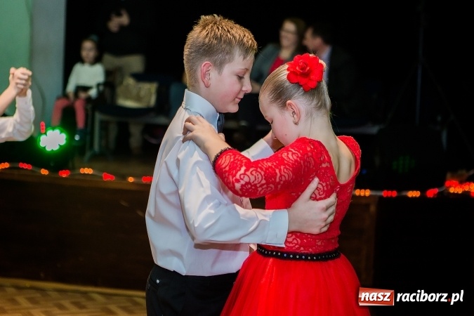 Zdjęcie w galerii na portalu naszraciborz.pl: Gwiazdkowe spotkanie taneczne w Młodzieżowym Domu Kultury wiadomości z regionu