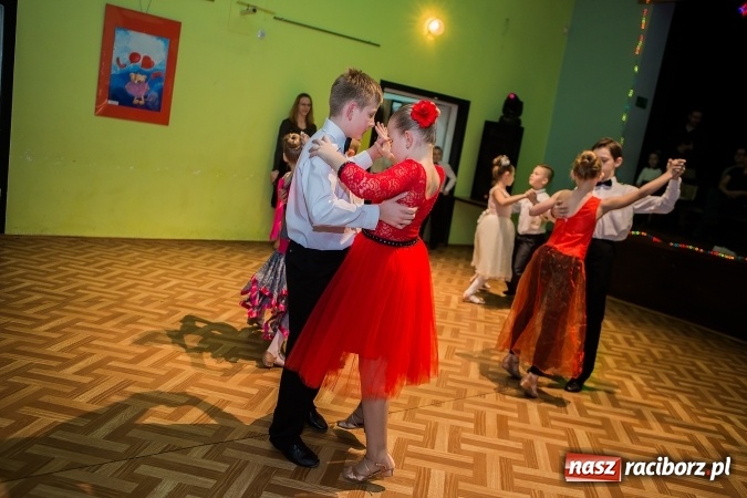 Zdjęcie w galerii na portalu naszraciborz.pl: Gwiazdkowe spotkanie taneczne w Młodzieżowym Domu Kultury wiadomości z regionu