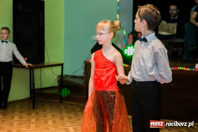 Zdjęcie w galerii na portalu naszraciborz.pl: Gwiazdkowe spotkanie taneczne w Młodzieżowym Domu Kultury wiadomości z regionu
