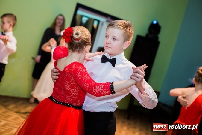 Zdjęcie w galerii na portalu naszraciborz.pl: Gwiazdkowe spotkanie taneczne w Młodzieżowym Domu Kultury wiadomości z regionu