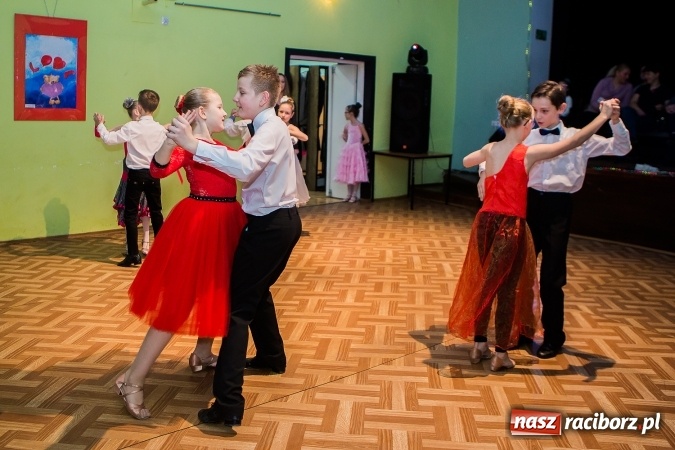 Zdjęcie w galerii na portalu naszraciborz.pl: Gwiazdkowe spotkanie taneczne w Młodzieżowym Domu Kultury wiadomości z regionu