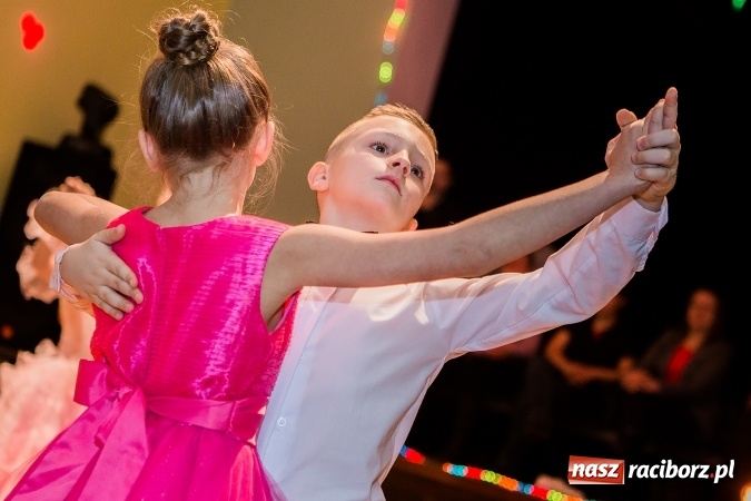 Zdjęcie w galerii na portalu naszraciborz.pl: Gwiazdkowe spotkanie taneczne w Młodzieżowym Domu Kultury wiadomości z regionu