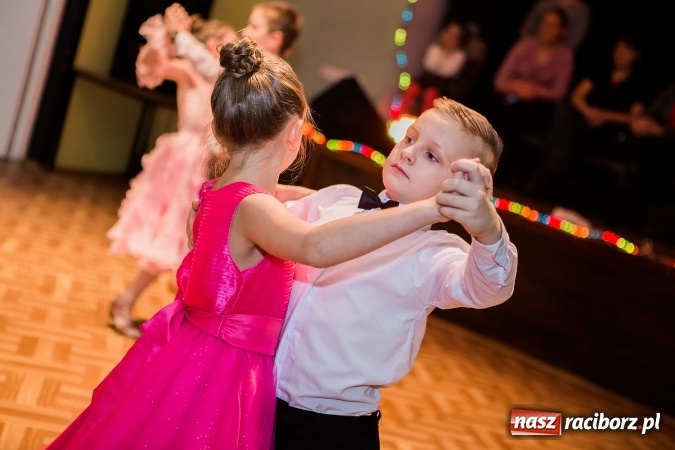 Zdjęcie w galerii na portalu naszraciborz.pl: Gwiazdkowe spotkanie taneczne w Młodzieżowym Domu Kultury wiadomości z regionu
