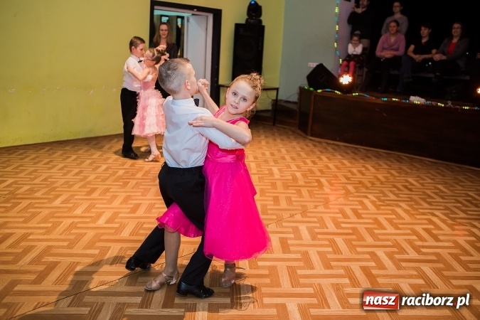 Zdjęcie w galerii na portalu naszraciborz.pl: Gwiazdkowe spotkanie taneczne w Młodzieżowym Domu Kultury wiadomości z regionu