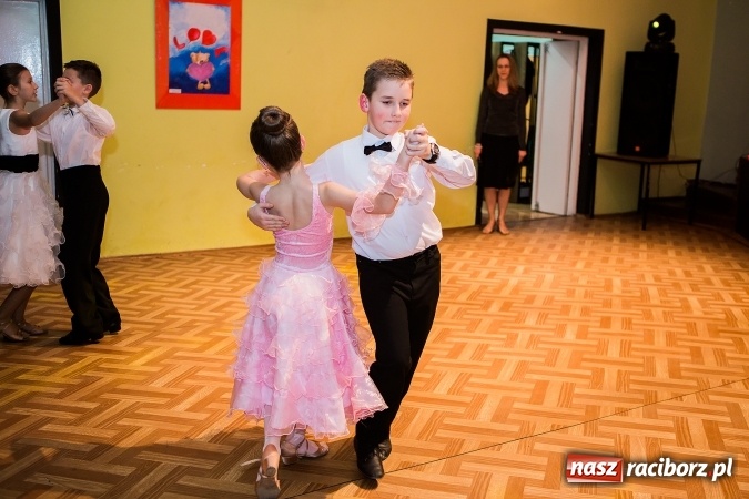 Zdjęcie w galerii na portalu naszraciborz.pl: Gwiazdkowe spotkanie taneczne w Młodzieżowym Domu Kultury wiadomości z regionu