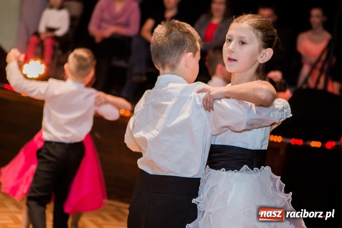 Zdjęcie w galerii na portalu naszraciborz.pl: Gwiazdkowe spotkanie taneczne w Młodzieżowym Domu Kultury wiadomości z regionu