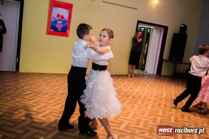 Zdjęcie w galerii na portalu naszraciborz.pl: Gwiazdkowe spotkanie taneczne w Młodzieżowym Domu Kultury wiadomości z regionu