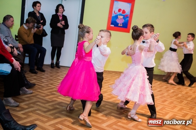 Zdjęcie w galerii na portalu naszraciborz.pl: Gwiazdkowe spotkanie taneczne w Młodzieżowym Domu Kultury wiadomości z regionu