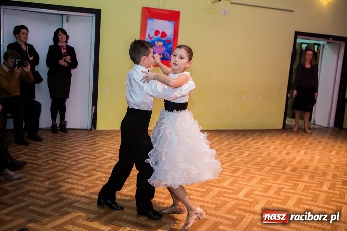 Zdjęcie w galerii na portalu naszraciborz.pl: Gwiazdkowe spotkanie taneczne w Młodzieżowym Domu Kultury wiadomości z regionu