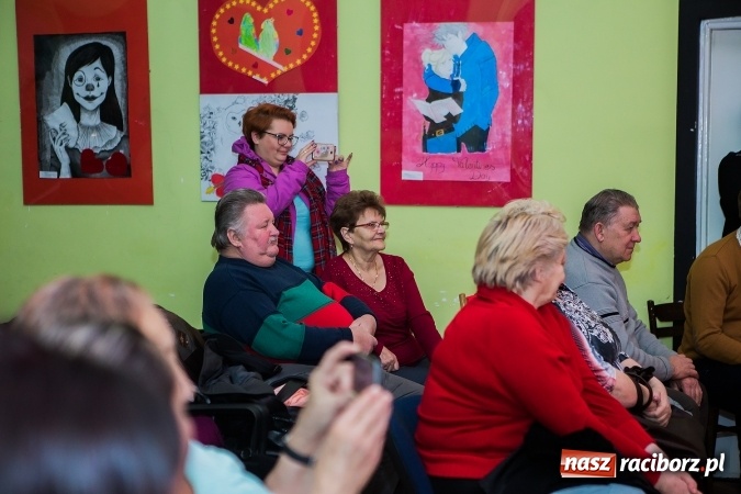 Zdjęcie w galerii na portalu naszraciborz.pl: Gwiazdkowe spotkanie taneczne w Młodzieżowym Domu Kultury wiadomości z regionu