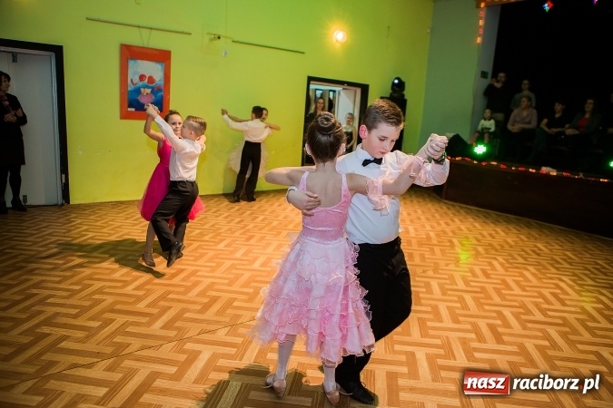 Zdjęcie w galerii na portalu naszraciborz.pl: Gwiazdkowe spotkanie taneczne w Młodzieżowym Domu Kultury wiadomości z regionu