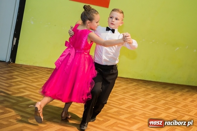 Zdjęcie w galerii na portalu naszraciborz.pl: Gwiazdkowe spotkanie taneczne w Młodzieżowym Domu Kultury wiadomości z regionu