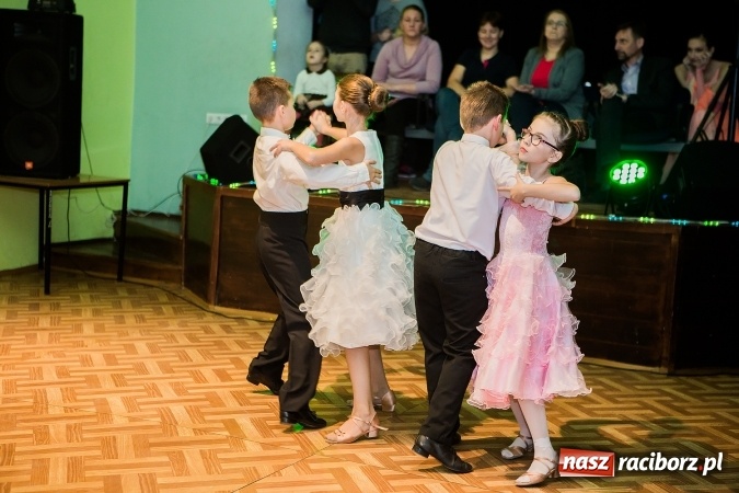 Zdjęcie w galerii na portalu naszraciborz.pl: Gwiazdkowe spotkanie taneczne w Młodzieżowym Domu Kultury wiadomości z regionu