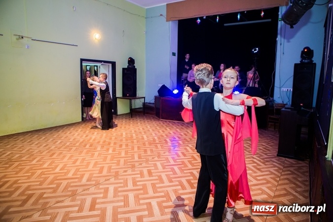 Zdjęcie w galerii na portalu naszraciborz.pl: Gwiazdkowe spotkanie taneczne w Młodzieżowym Domu Kultury wiadomości z regionu