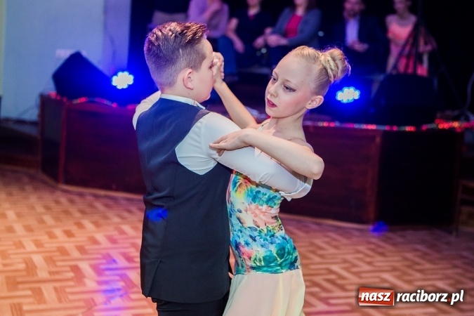 Zdjęcie w galerii na portalu naszraciborz.pl: Gwiazdkowe spotkanie taneczne w Młodzieżowym Domu Kultury wiadomości z regionu