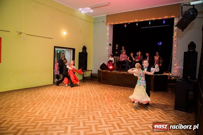 Zdjęcie w galerii na portalu naszraciborz.pl: Gwiazdkowe spotkanie taneczne w Młodzieżowym Domu Kultury wiadomości z regionu