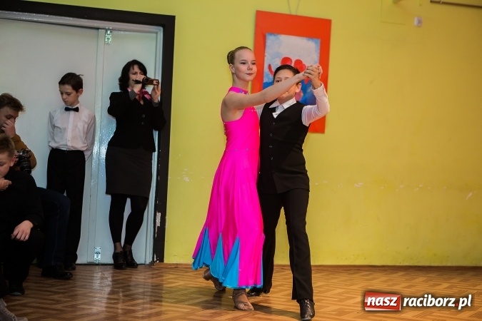 Zdjęcie w galerii na portalu naszraciborz.pl: Gwiazdkowe spotkanie taneczne w Młodzieżowym Domu Kultury wiadomości z regionu