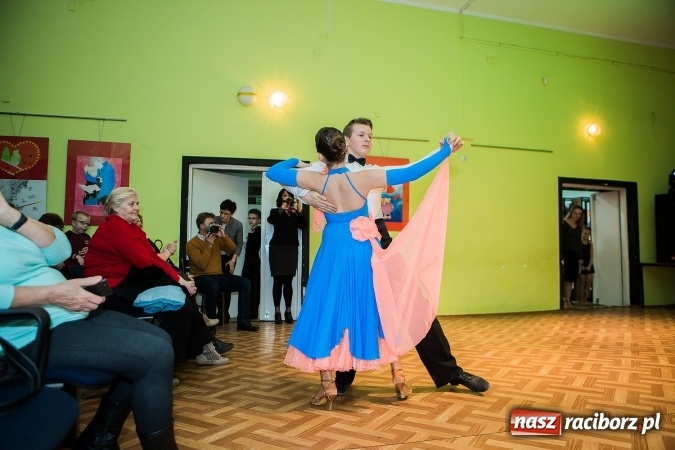 Zdjęcie w galerii na portalu naszraciborz.pl: Gwiazdkowe spotkanie taneczne w Młodzieżowym Domu Kultury wiadomości z regionu