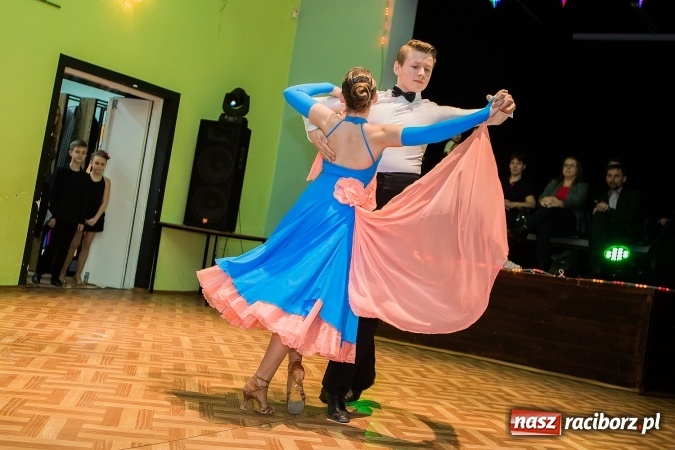 Zdjęcie w galerii na portalu naszraciborz.pl: Gwiazdkowe spotkanie taneczne w Młodzieżowym Domu Kultury wiadomości z regionu