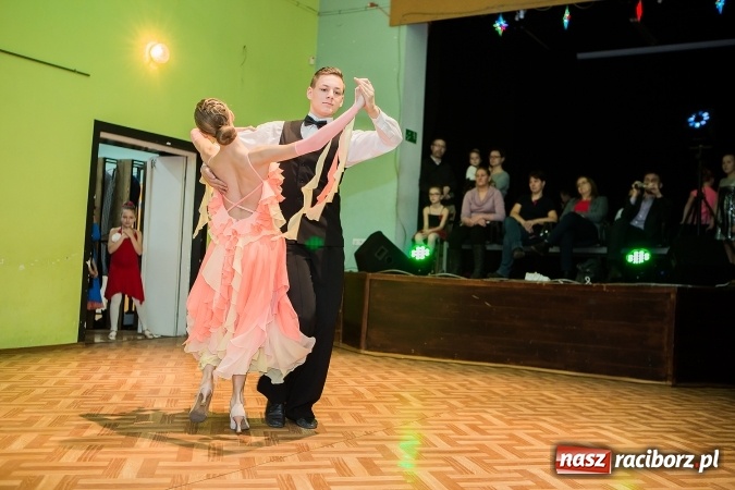 Zdjęcie w galerii na portalu naszraciborz.pl: Gwiazdkowe spotkanie taneczne w Młodzieżowym Domu Kultury wiadomości z regionu