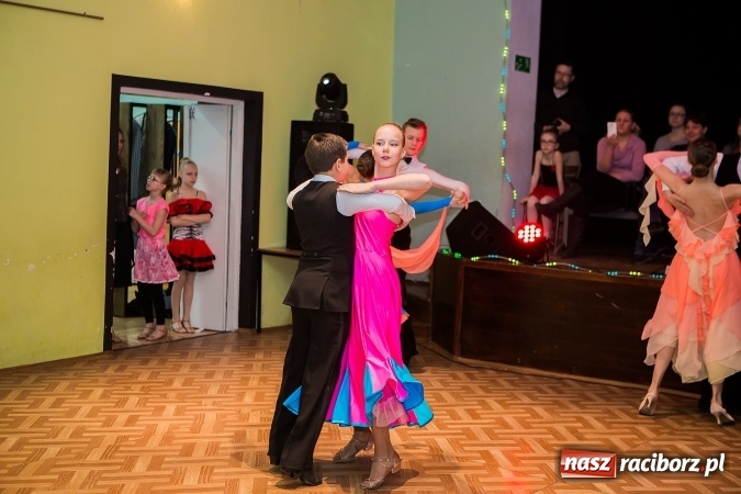 Zdjęcie w galerii na portalu naszraciborz.pl: Gwiazdkowe spotkanie taneczne w Młodzieżowym Domu Kultury wiadomości z regionu