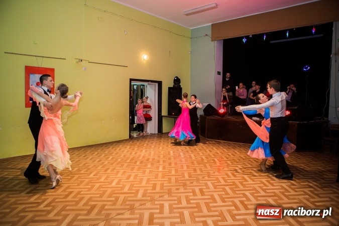 Zdjęcie w galerii na portalu naszraciborz.pl: Gwiazdkowe spotkanie taneczne w Młodzieżowym Domu Kultury wiadomości z regionu