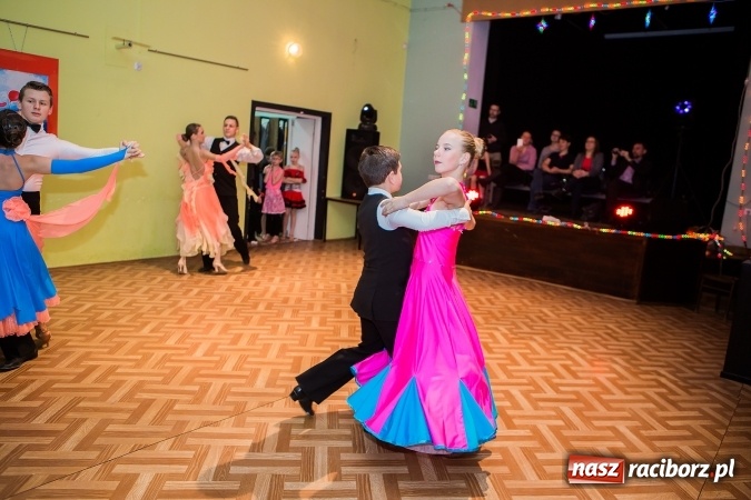 Zdjęcie w galerii na portalu naszraciborz.pl: Gwiazdkowe spotkanie taneczne w Młodzieżowym Domu Kultury wiadomości z regionu