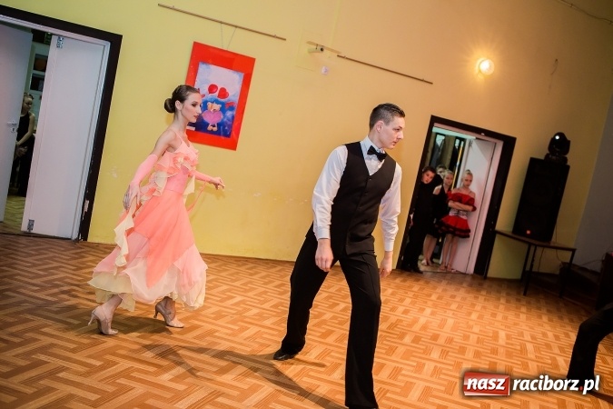 Zdjęcie w galerii na portalu naszraciborz.pl: Gwiazdkowe spotkanie taneczne w Młodzieżowym Domu Kultury wiadomości z regionu
