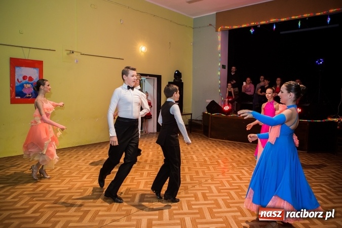 Zdjęcie w galerii na portalu naszraciborz.pl: Gwiazdkowe spotkanie taneczne w Młodzieżowym Domu Kultury wiadomości z regionu