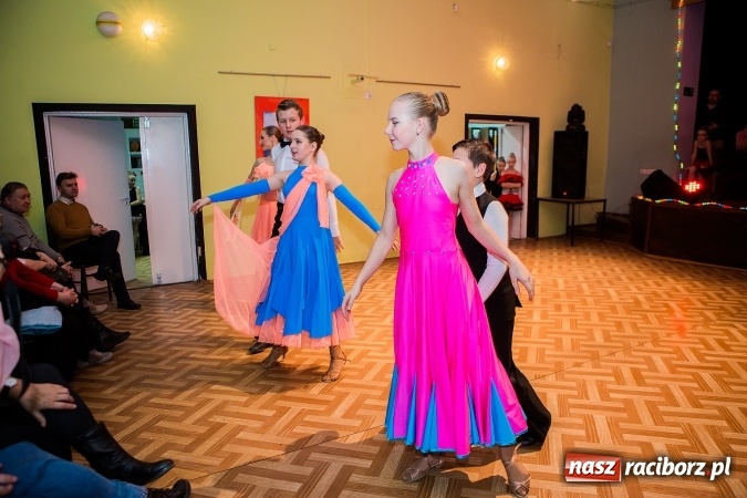 Zdjęcie w galerii na portalu naszraciborz.pl: Gwiazdkowe spotkanie taneczne w Młodzieżowym Domu Kultury wiadomości z regionu