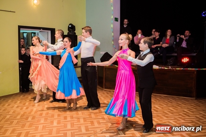 Zdjęcie w galerii na portalu naszraciborz.pl: Gwiazdkowe spotkanie taneczne w Młodzieżowym Domu Kultury wiadomości z regionu