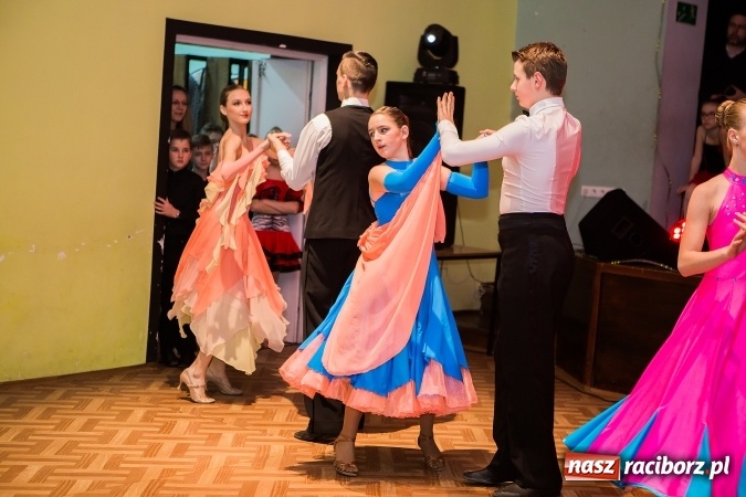 Zdjęcie w galerii na portalu naszraciborz.pl: Gwiazdkowe spotkanie taneczne w Młodzieżowym Domu Kultury wiadomości z regionu
