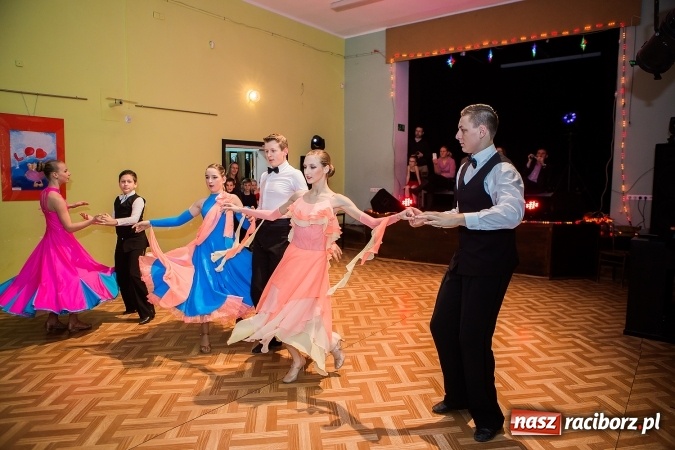 Zdjęcie w galerii na portalu naszraciborz.pl: Gwiazdkowe spotkanie taneczne w Młodzieżowym Domu Kultury wiadomości z regionu