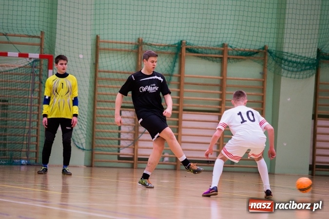 Zdjęcie w galerii na portalu naszraciborz.pl: Piątkowy wieczór z Halową Ligą Piłki Nożnej wiadomości z regionu